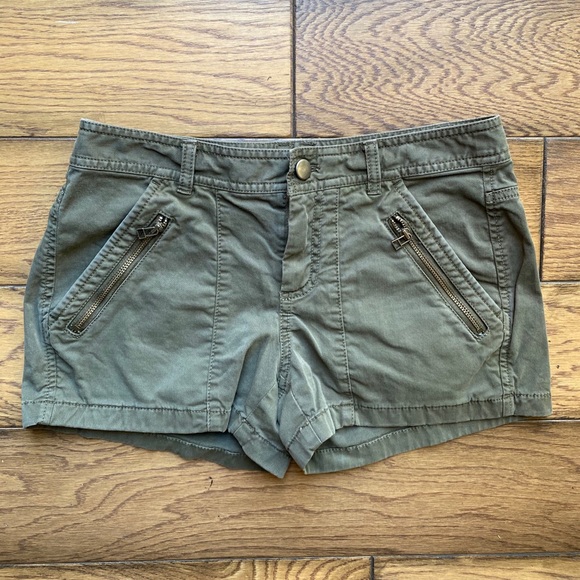 HINGE Army Green Shorts💚 - Picture 2 of 5